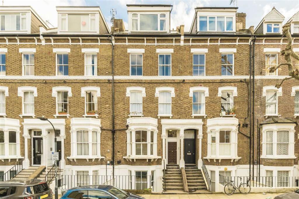 2 bed 1st Floor Flat for rent in Kensington. From Marsh & Parsons - Brook Green