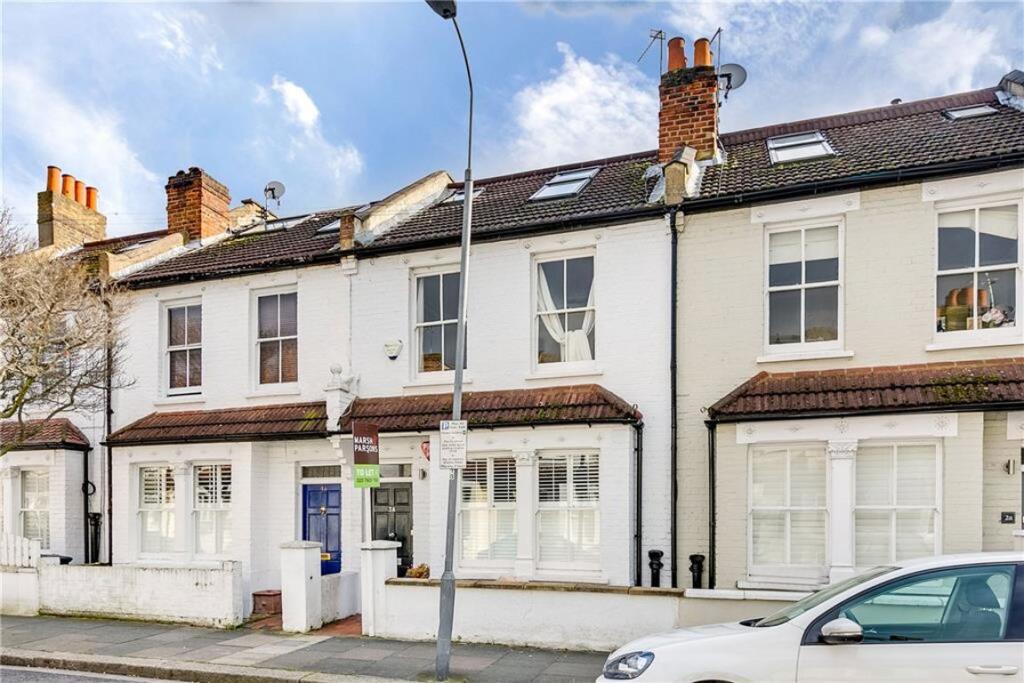 3 bed Mid Terraced House for rent in Hammersmith. From Marsh & Parsons - Brook Green