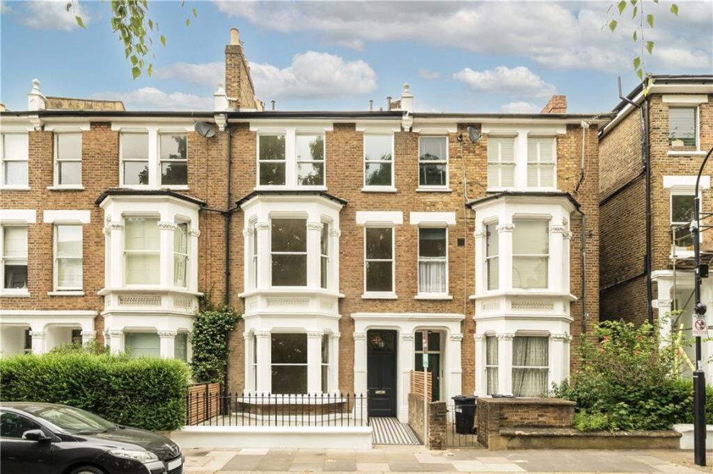 7 bed Mid Terraced House for rent in Hammersmith. From Marsh & Parsons - Brook Green