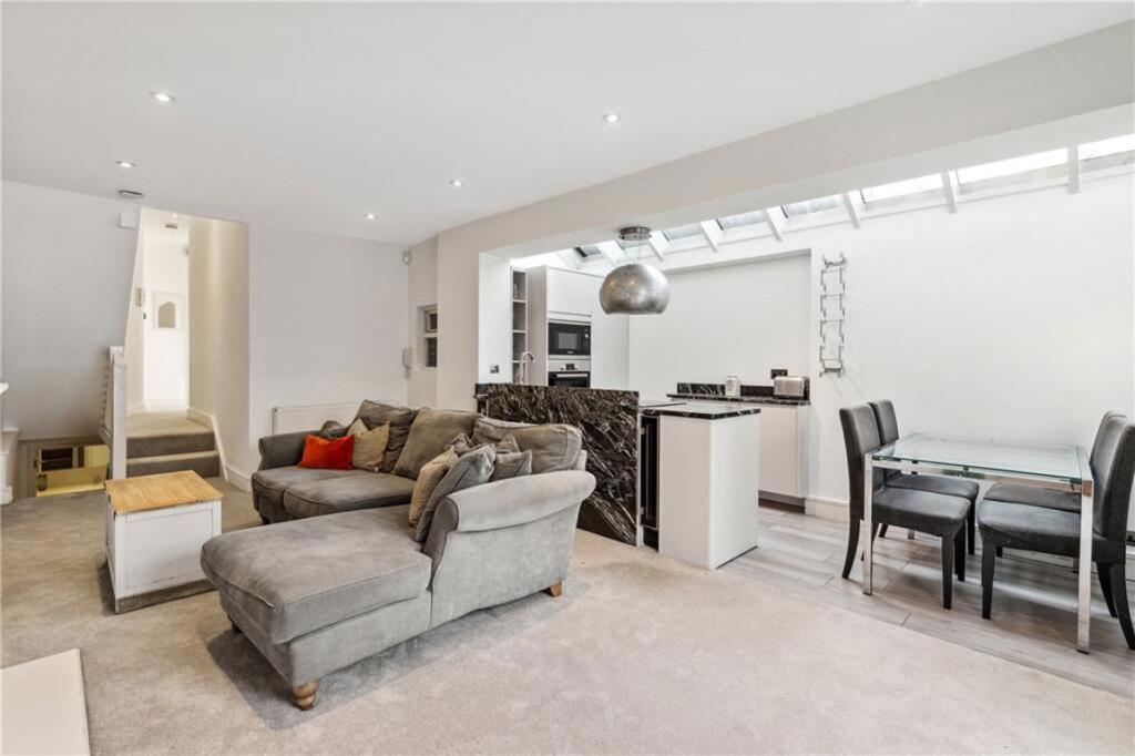 2 bed 1st Floor Flat for rent in Hammersmith. From Marsh & Parsons - Brook Green