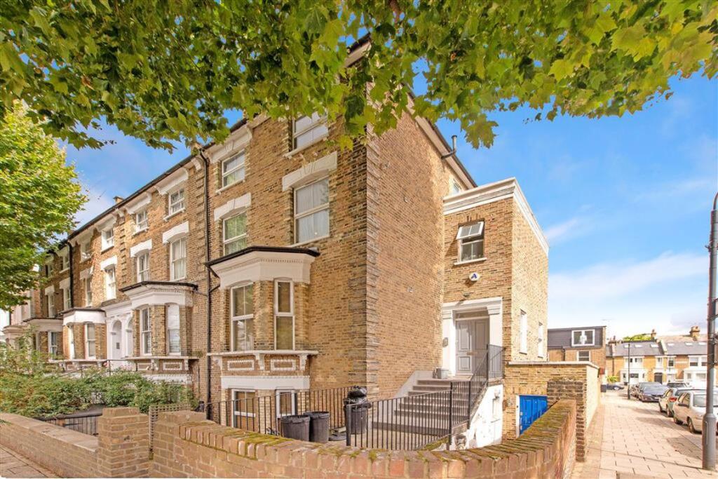 4 bed 1st Floor Flat for rent in Hammersmith. From Marsh & Parsons - Brook Green