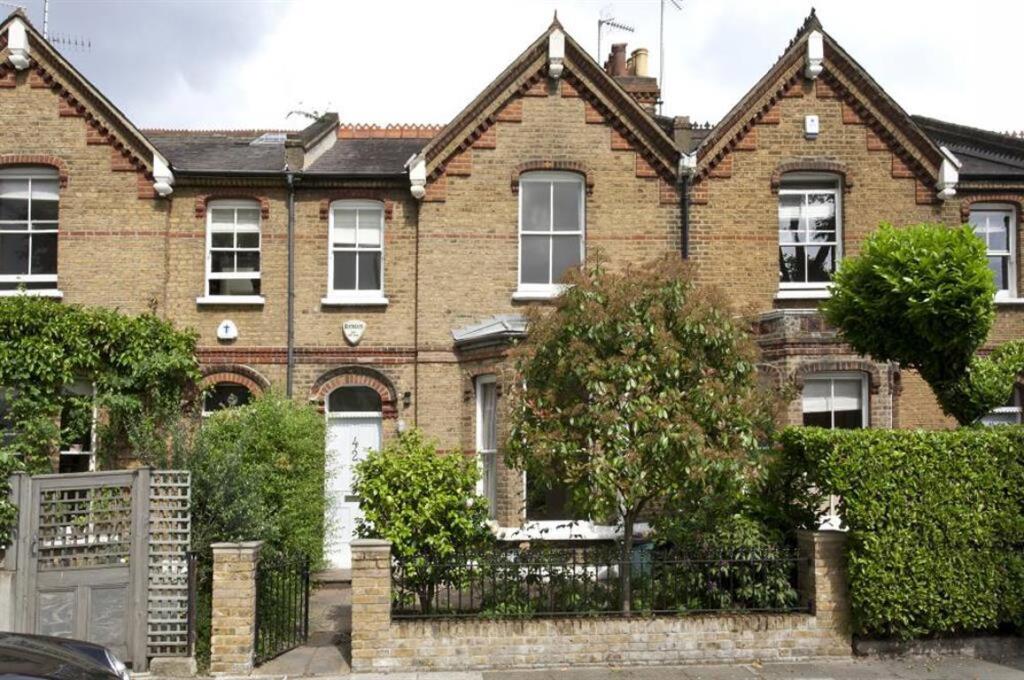4 bed Mid Terraced House for rent in Hammersmith. From Marsh & Parsons - Brook Green