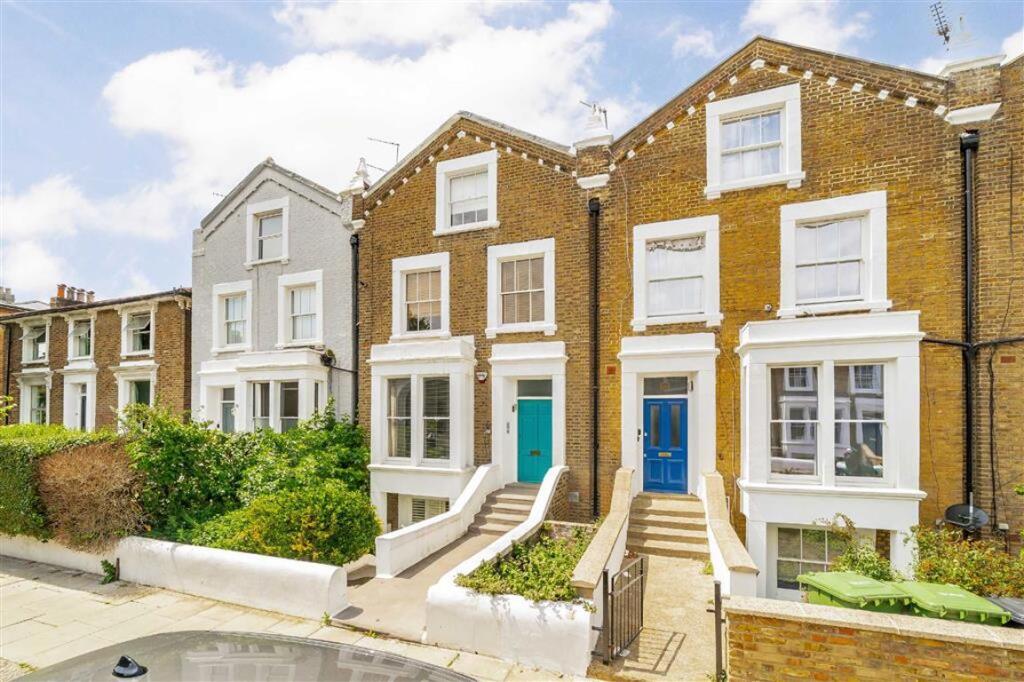 2 bed 1st Floor Flat for rent in Hammersmith. From Marsh & Parsons - Brook Green