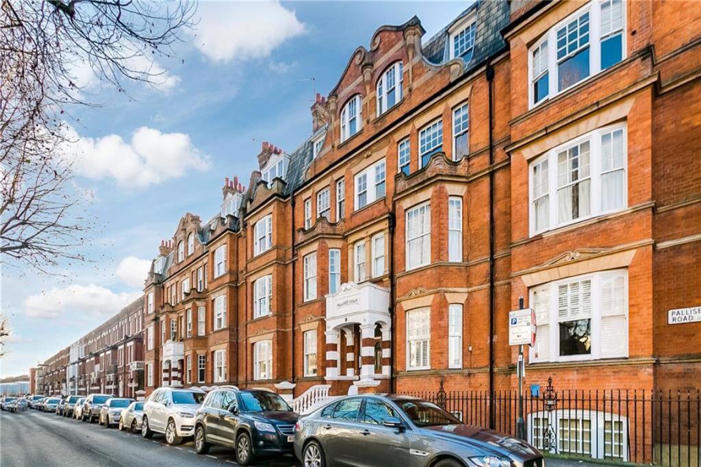 4 bed 1st Floor Flat for rent in Hammersmith. From Marsh & Parsons - Brook Green