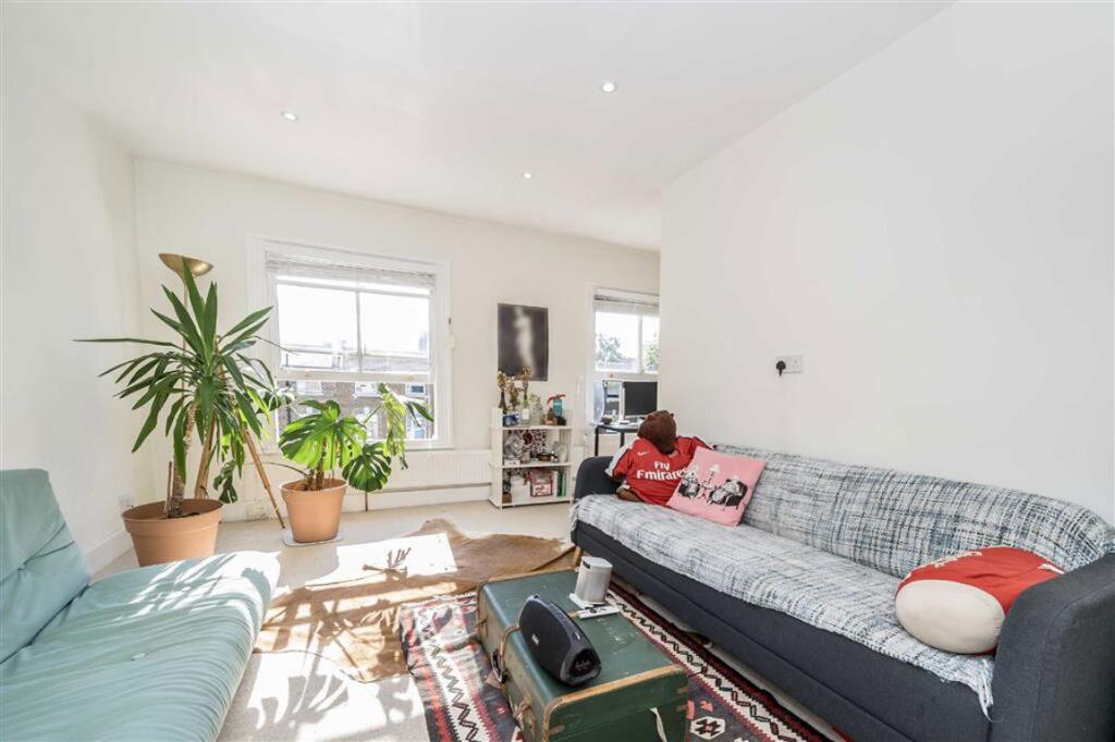 1 bed 1st Floor Flat for rent in Hammersmith. From Marsh & Parsons - Brook Green
