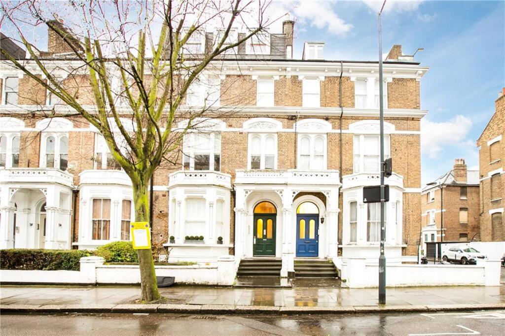 2 bed 1st Floor Flat for rent in Kensington. From Marsh & Parsons - Brook Green