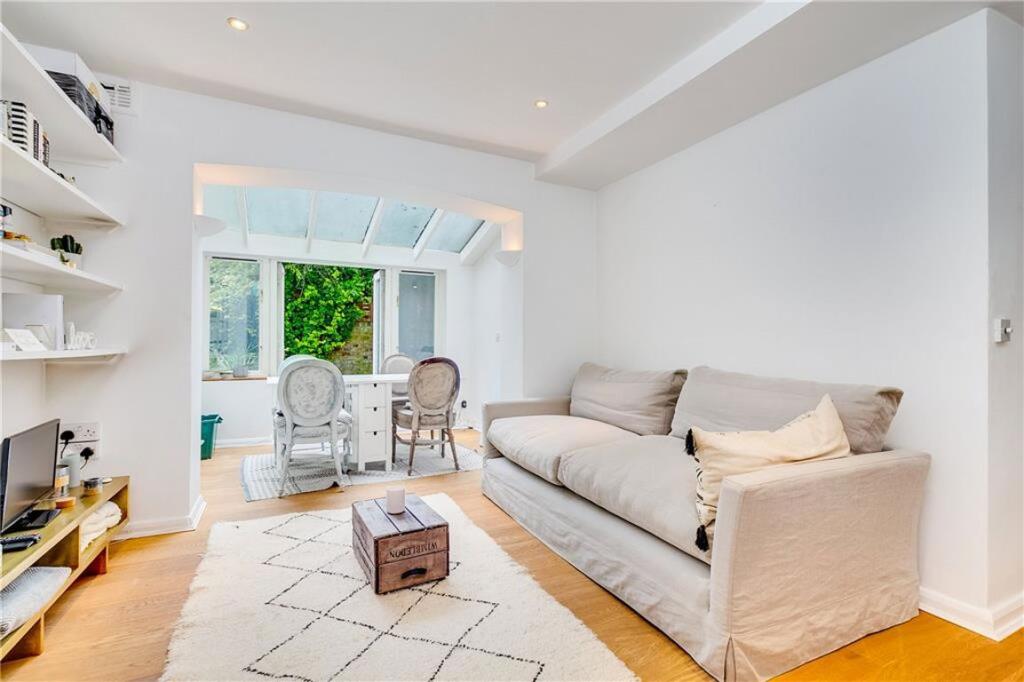2 bed 1st Floor Flat for rent in Hammersmith. From Marsh & Parsons - Brook Green 2 bed 1st Floor Flat for rent in Hammersmith. From Marsh & Parsons - Brook Green