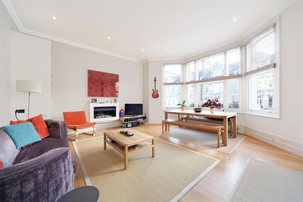 1 bed 1st Floor Flat for rent in Kensington. From Marsh & Parsons - Brook Green