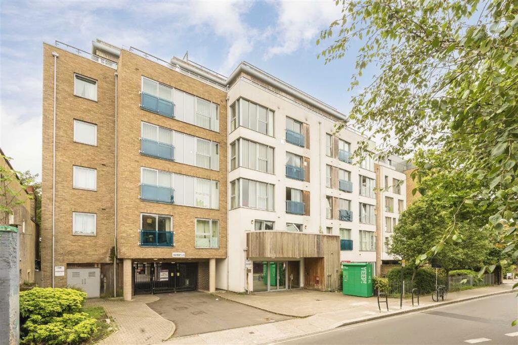 1 bed 1st Floor Flat for rent in Hammersmith. From Marsh & Parsons - Brook Green