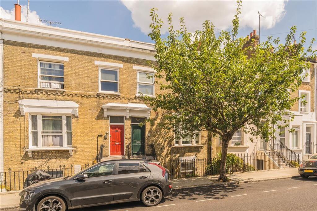 1 bed 1st Floor Flat for rent in Hammersmith. From Marsh & Parsons - Brook Green