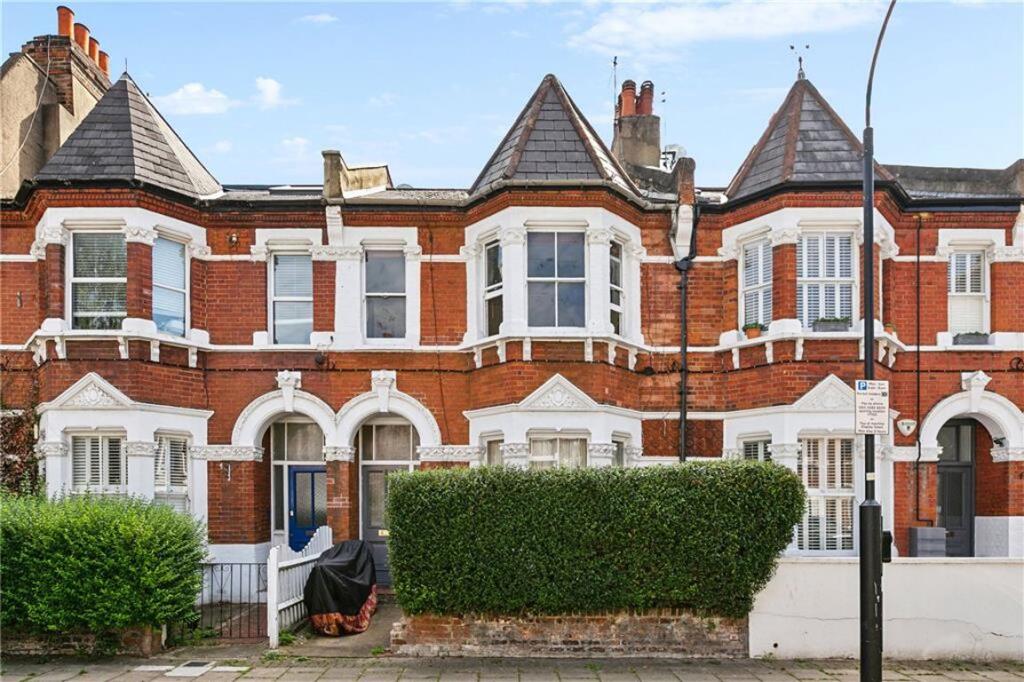 2 bed 1st Floor Flat for rent in Hammersmith. From Marsh & Parsons - Brook Green