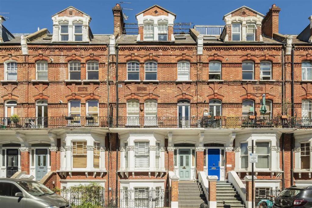 3 bed 1st Floor Flat for rent in London. From Marsh & Parsons - Brook Green