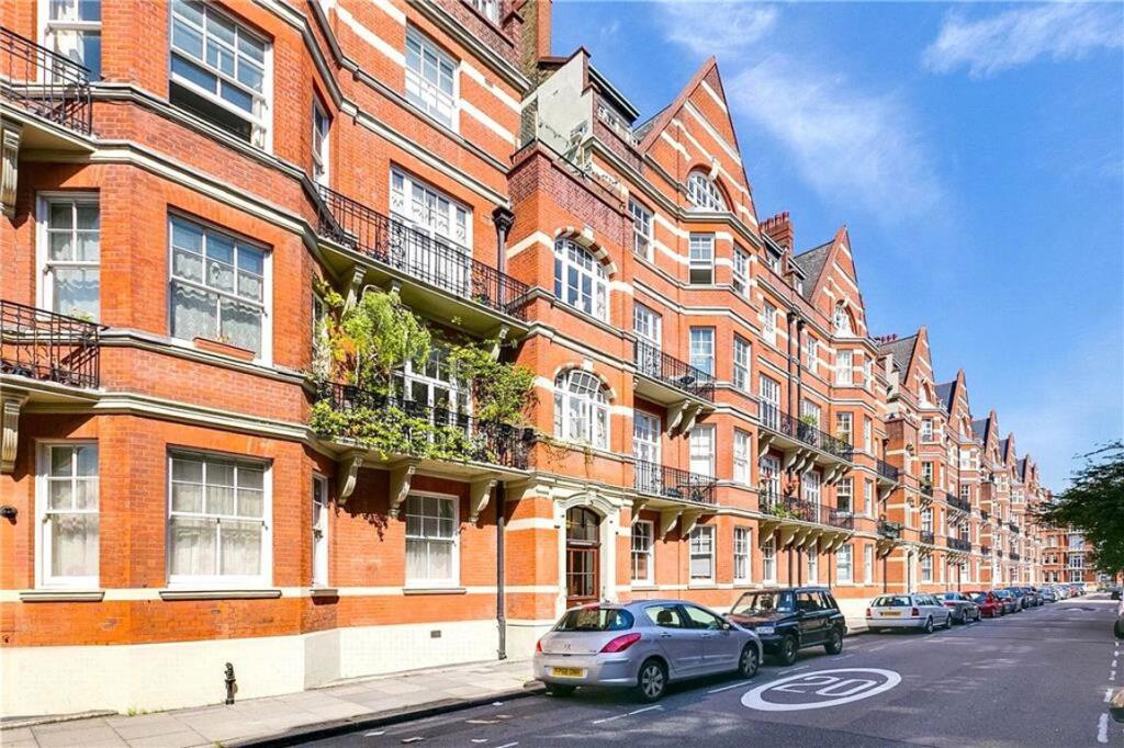 2 bed 1st Floor Flat for rent in Kensington. From Marsh & Parsons - Brook Green