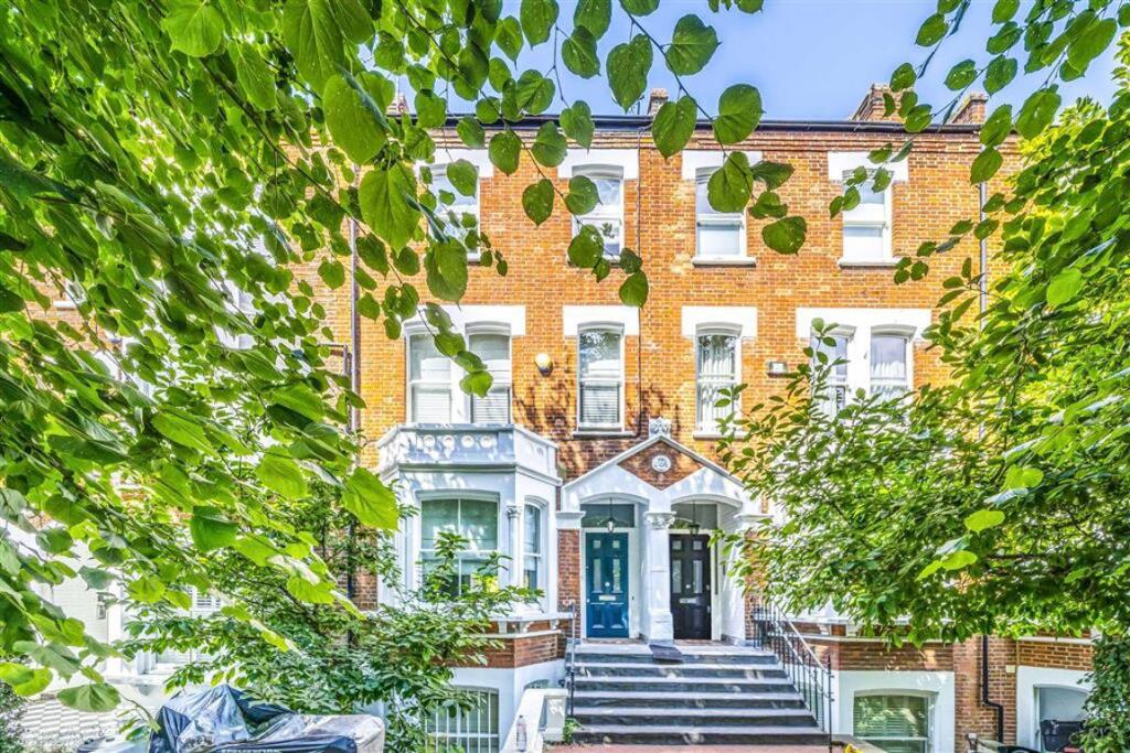 6 bed Detached for rent in Hammersmith. From Marsh & Parsons - Brook Green