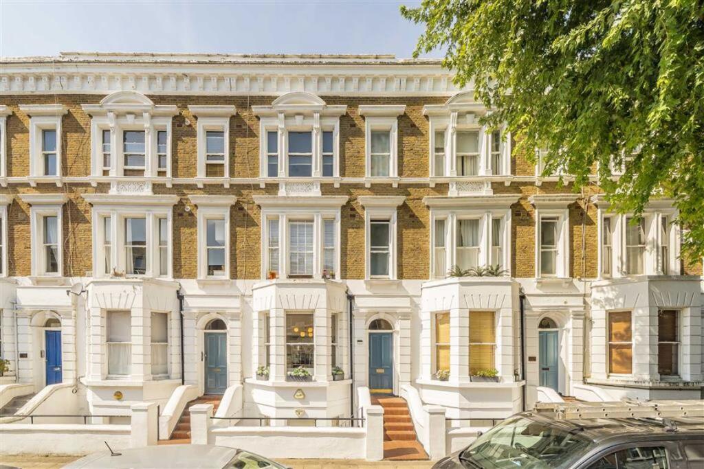 2 bed 1st Floor Flat for rent in Hammersmith. From Marsh & Parsons - Brook Green
