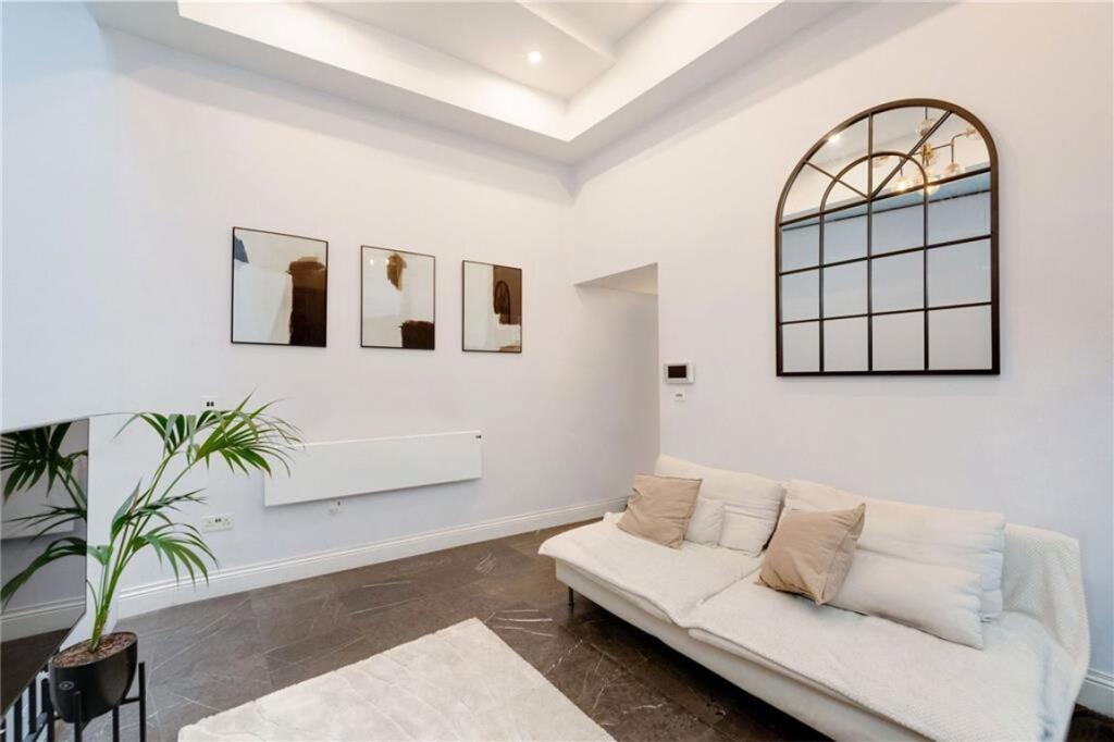 1 bed 1st Floor Flat for rent in Hammersmith. From Marsh & Parsons - Brook Green