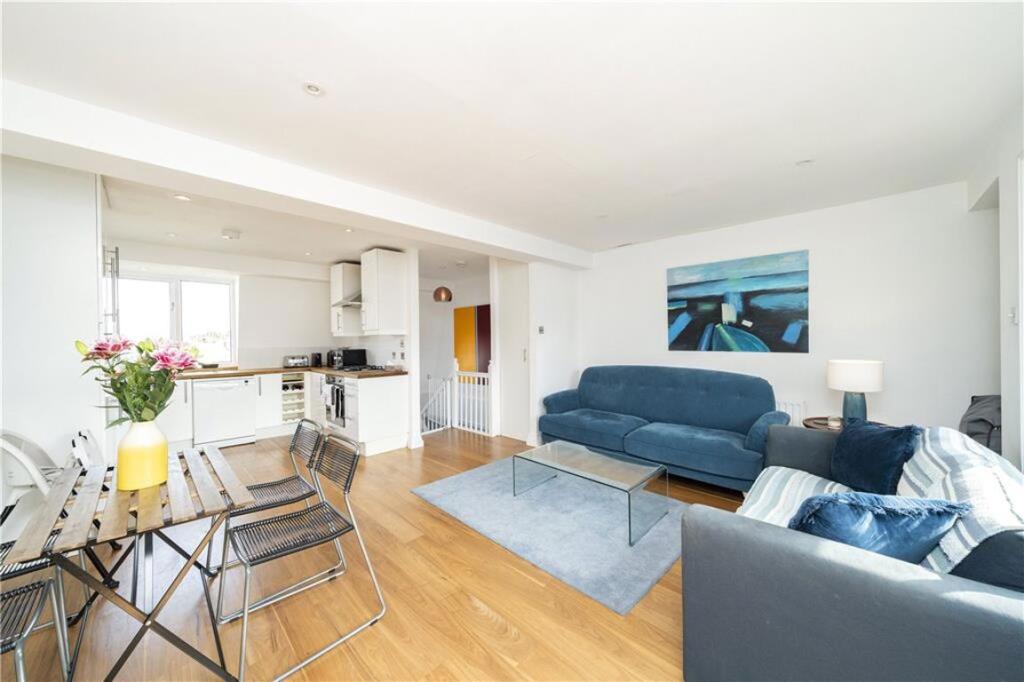3 bed 1st Floor Flat for rent in Kensington. From Marsh & Parsons - Brook Green 3 bed 1st Floor Flat for rent in Kensington. From Marsh & Parsons - Brook Green