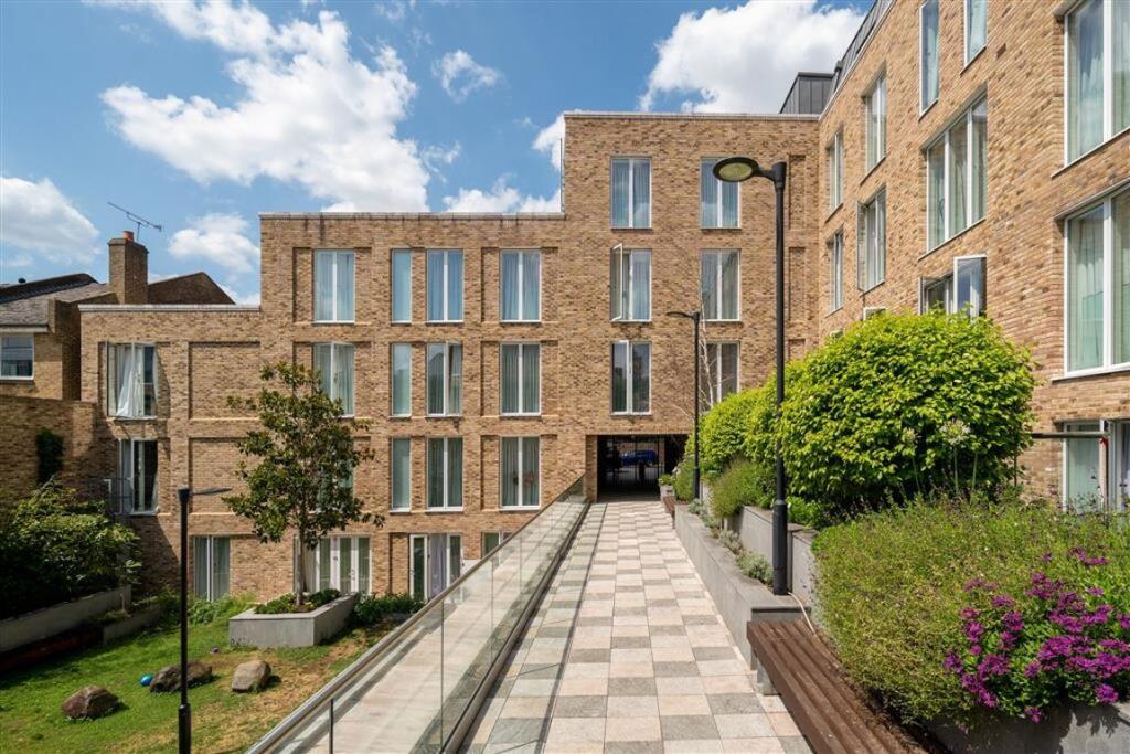 1 bed 1st Floor Flat for rent in Kensington. From Marsh & Parsons - Brook Green