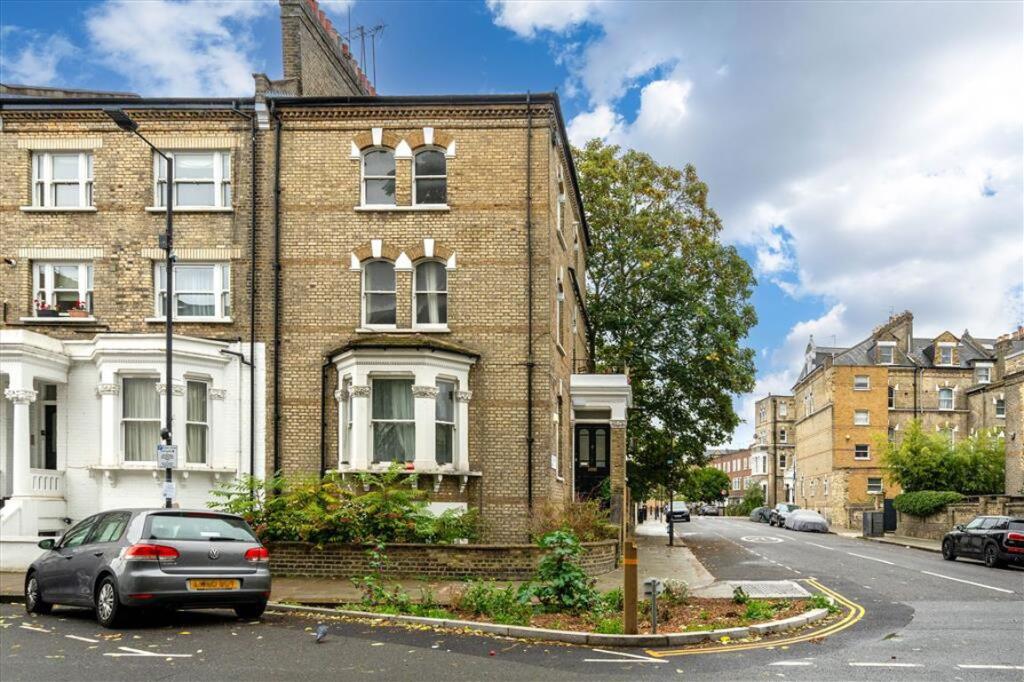 2 bed 1st Floor Flat for rent in Kensington. From Marsh & Parsons - Brook Green