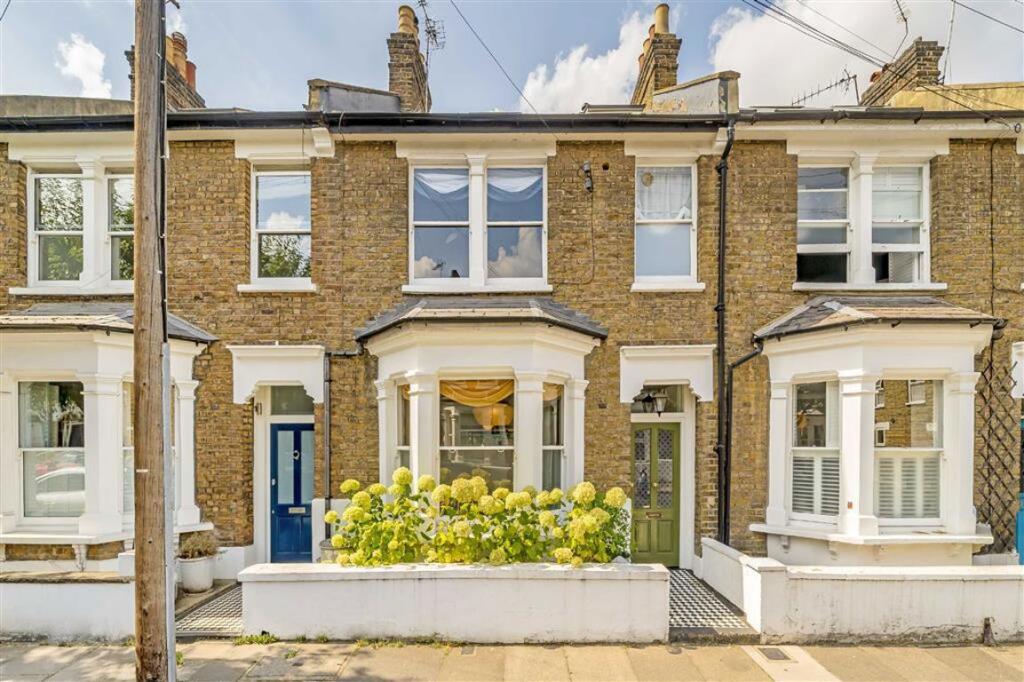 4 bed Mid Terraced House for rent in Hammersmith. From Marsh & Parsons - Brook Green 4 bed Mid Terraced House for rent in Hammersmith. From Marsh & Parsons - Brook Green