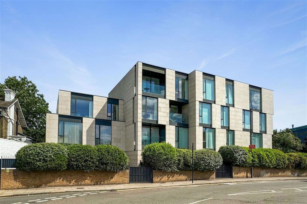 3 bed 1st Floor Flat for rent in Camden Town. From Marsh & Parsons - Camden Town & Tufnell Park 3 bed 1st Floor Flat for rent in Camden Town. From Marsh & Parsons - Camden Town & Tufnell Park