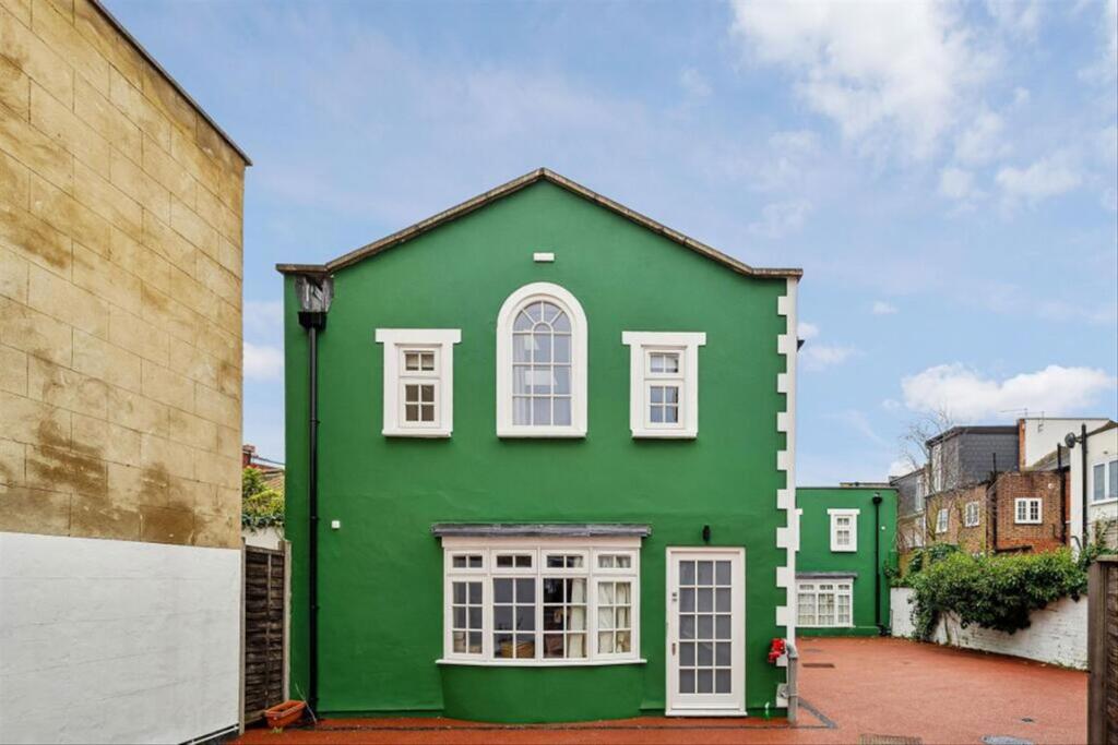 1 bed 1st Floor Flat for rent in Chiswick. From Marsh & Parsons - Chiswick