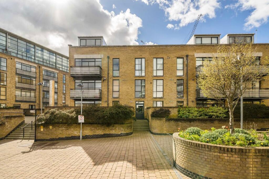 3 bed 1st Floor Flat for rent in Brentford. From Marsh & Parsons - Chiswick