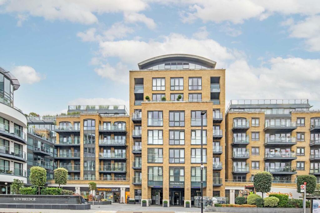 3 bed 1st Floor Flat for rent in Brentford. From Marsh & Parsons - Chiswick 3 bed 1st Floor Flat for rent in Brentford. From Marsh & Parsons - Chiswick