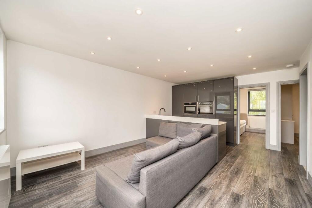 2 bed 1st Floor Flat for rent in Brentford. From Marsh & Parsons - Chiswick