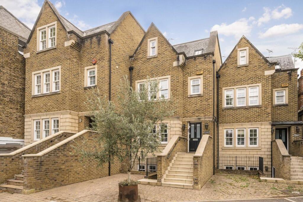 5 bed Detached for rent in Chiswick. From Marsh & Parsons - Chiswick 5 bed Detached for rent in Chiswick. From Marsh & Parsons - Chiswick