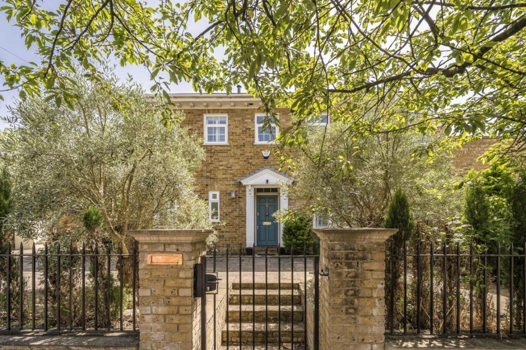 4 bed Detached for rent in Chiswick. From Marsh & Parsons - Chiswick