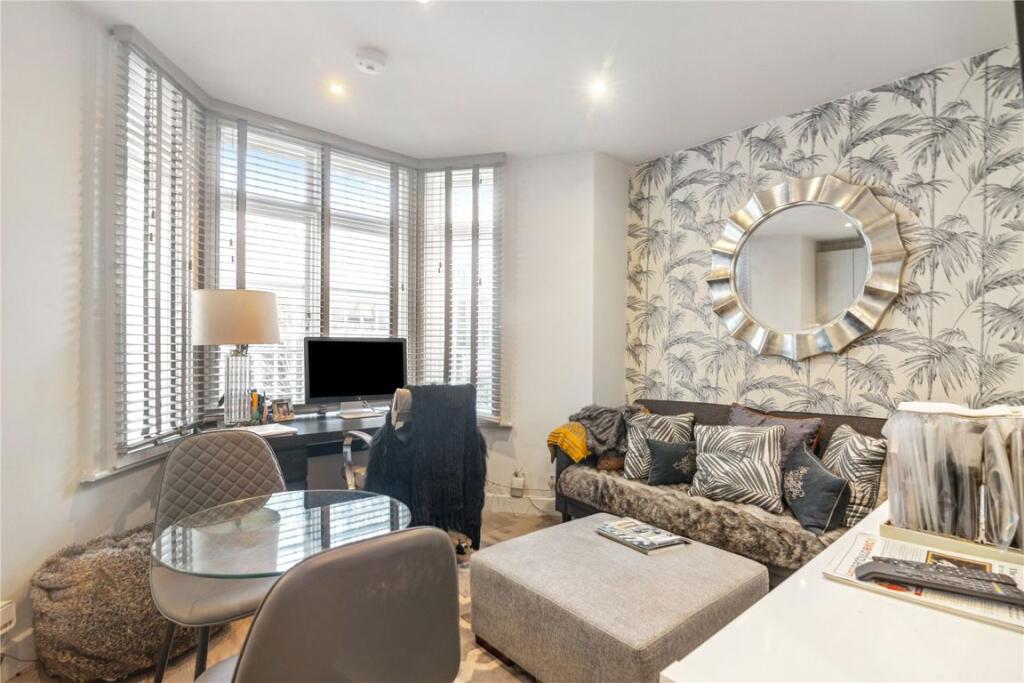1 bed 1st Floor Flat for rent in Chelsea. From Marsh and Parsons - Earls Court