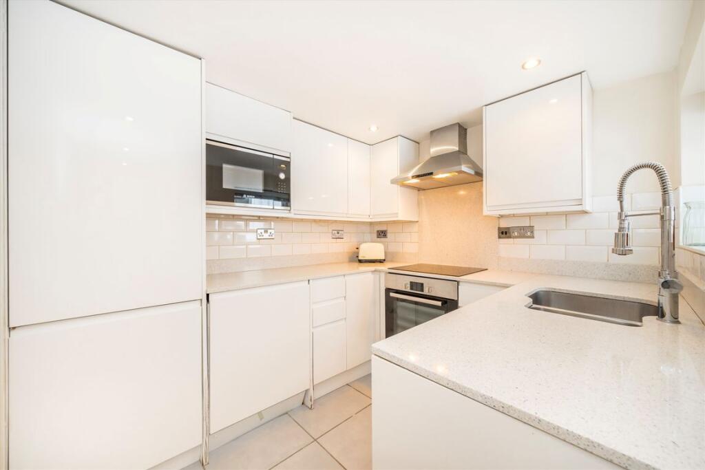 2 bed 1st Floor Flat for rent in Chelsea. From Marsh and Parsons - Earls Court