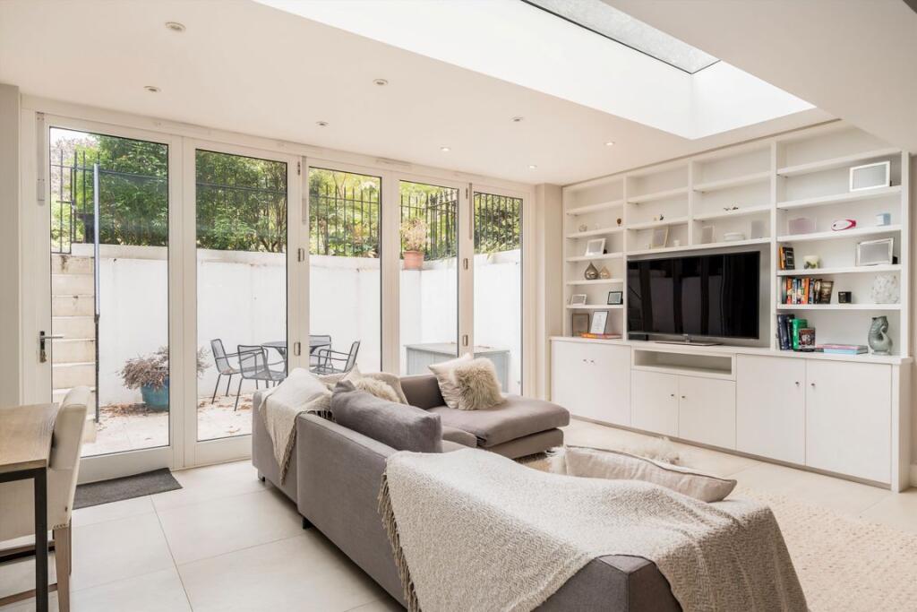 2 bed 1st Floor Flat for rent in Kensington. From Marsh and Parsons - Earls Court