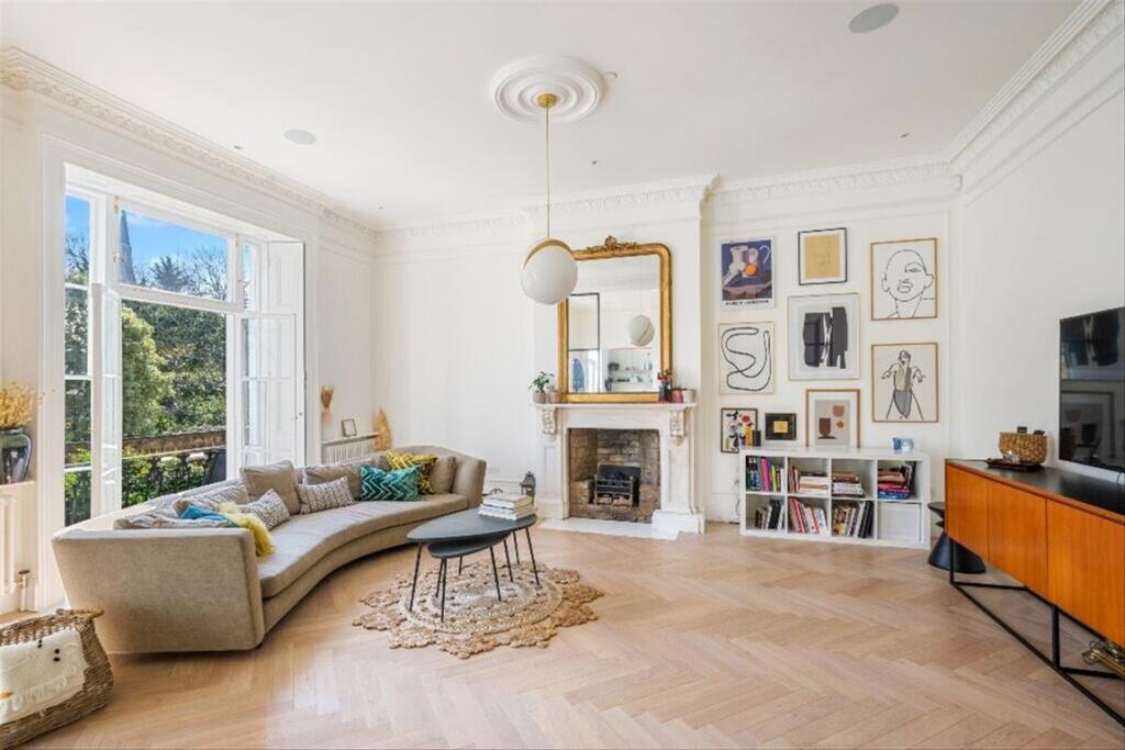 4 bed 1st Floor Flat for rent in London. From Marsh & Parsons - Little Venice