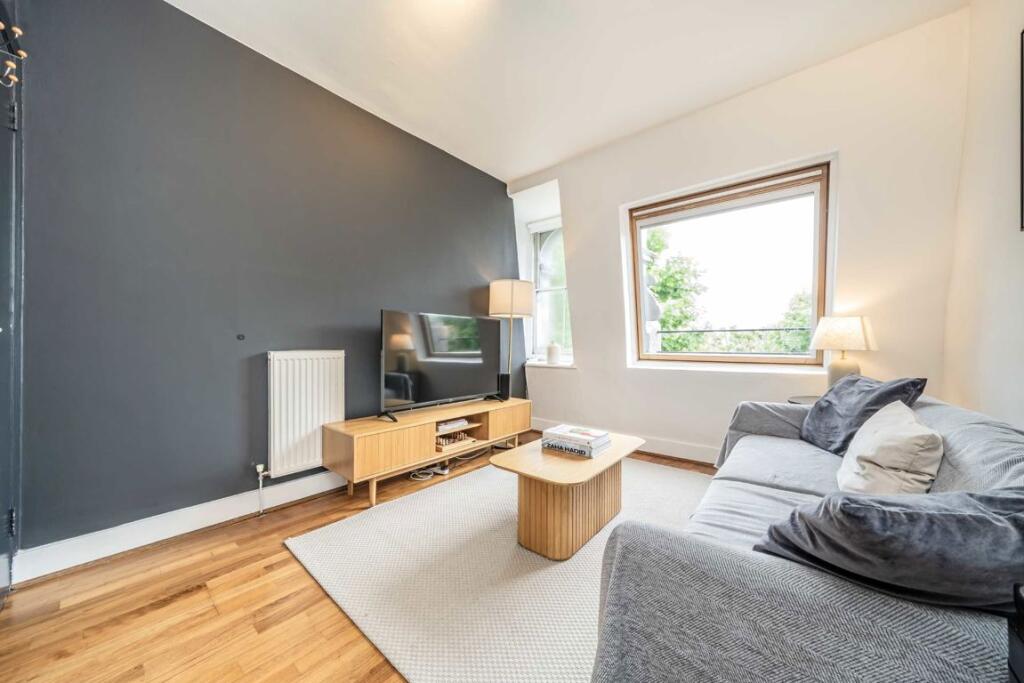 1 bed 1st Floor Flat for rent in Kensington. From Marsh and Parsons - North Kensington