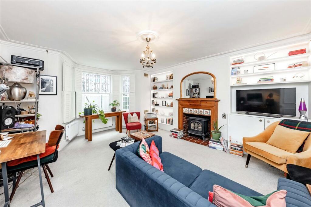1 bed 1st Floor Flat for rent in Kensington. From Marsh and Parsons - North Kensington