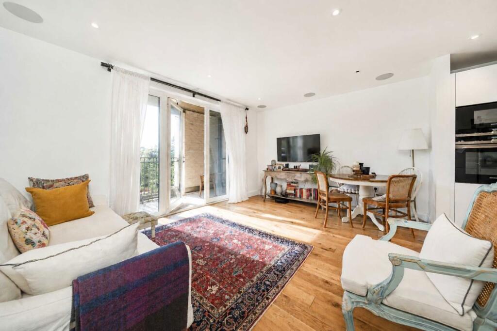 1 bed 1st Floor Flat for rent in Kensington. From Marsh and Parsons - North Kensington