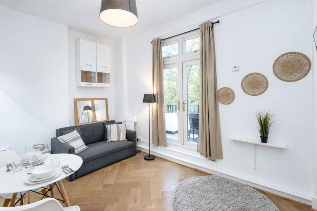 1 bed 1st Floor Flat for rent in Kensington. From Marsh and Parsons - North Kensington