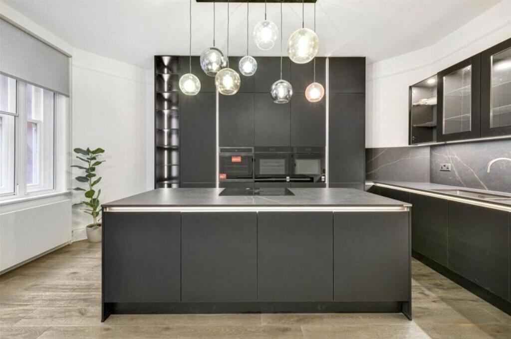 4 bed 1st Floor Flat for rent in Westminster. From Marsh & Parsons - Pimlico