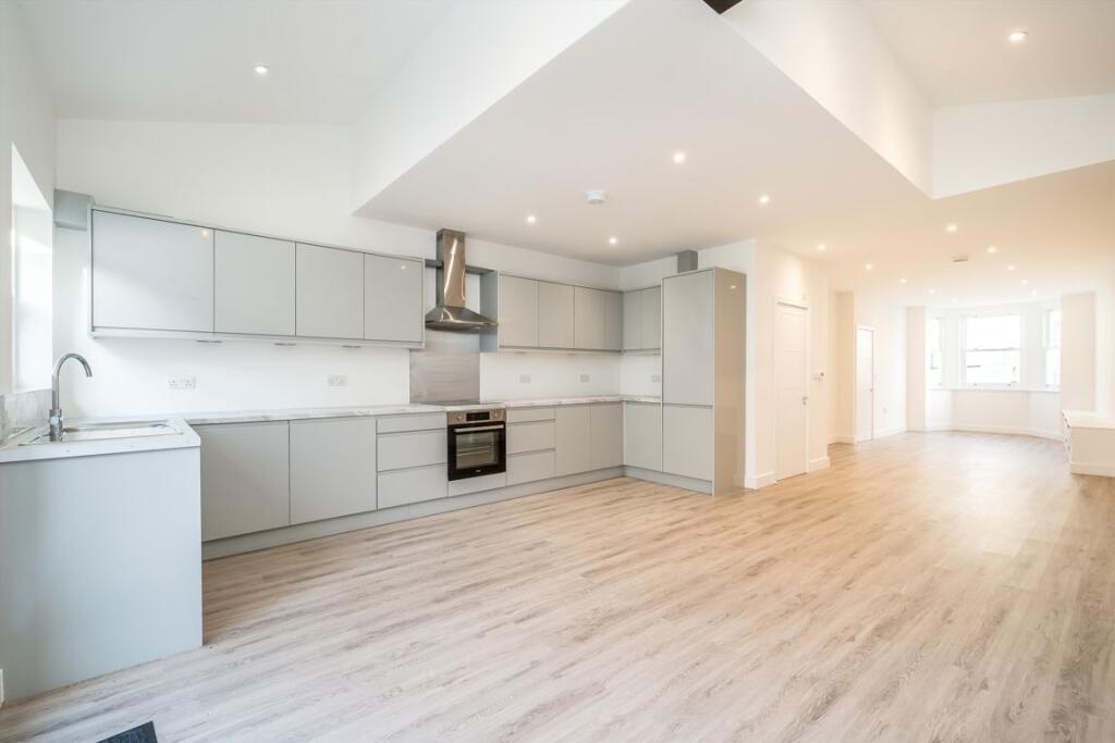 4 bed Semi Detached for rent in Streatham. From Marsh & Parsons - Streatham Hill 4 bed Semi Detached for rent in Streatham. From Marsh & Parsons - Streatham Hill