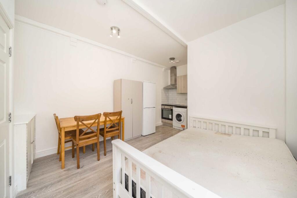 4 bed Studio for rent in Croydon. From Marsh & Parsons - Streatham Hill