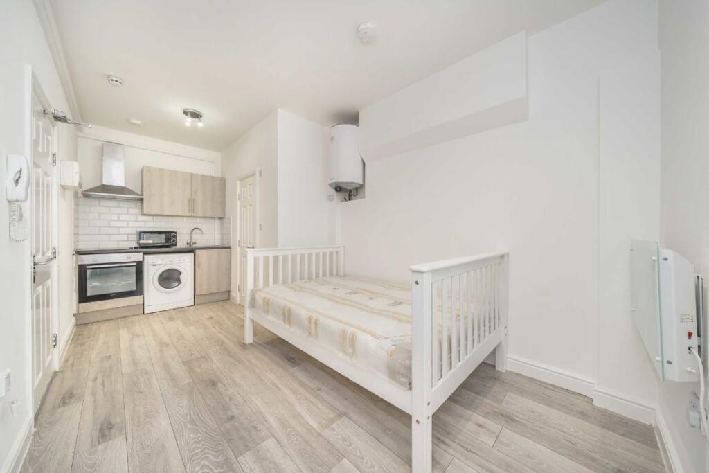 4 bed Studio for rent in Croydon. From Marsh & Parsons - Streatham Hill
