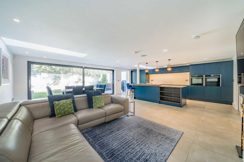 6 bed Detached for rent in Streatham. From Marsh & Parsons - Streatham Hill 6 bed Detached for rent in Streatham. From Marsh & Parsons - Streatham Hill