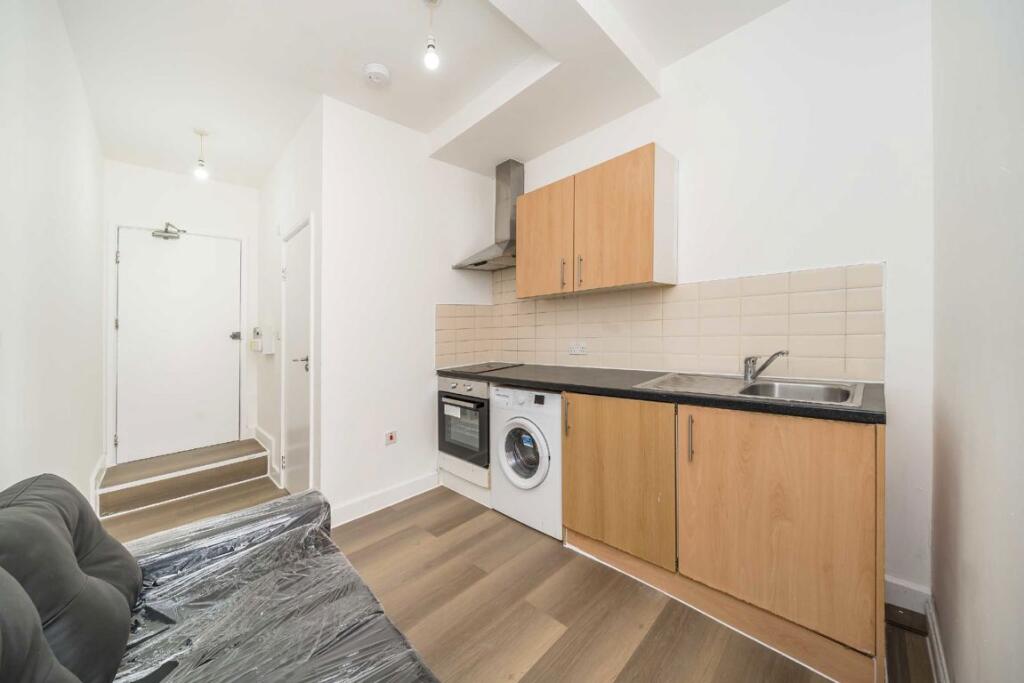 4 bed Studio for rent in Streatham. From Marsh & Parsons - Streatham Hill