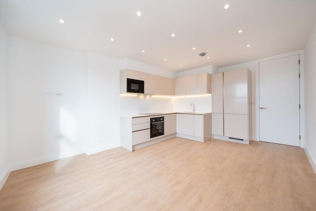 3 bed 1st Floor Flat for rent in Willesden. From Marsh & Parsons - Willesden Green