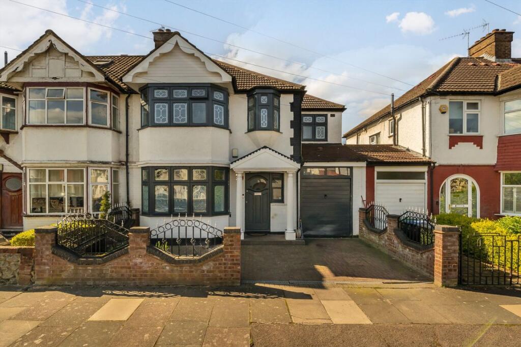 5 bed Detached for rent in Willesden. From Marsh & Parsons - Willesden Green
