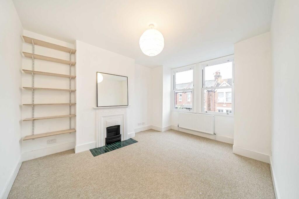 3 bed 1st Floor Flat for rent in Willesden. From Marsh & Parsons - Willesden Green