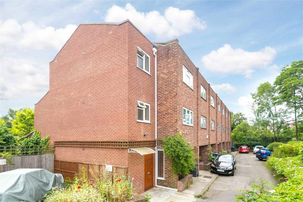 4 bed 1st Floor Flat for rent in Willesden. From Marsh & Parsons - Willesden Green