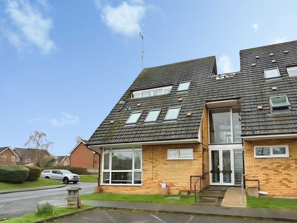 1 bed 1st Floor Flat for rent in Horsham. From Martin & Co - Horsham